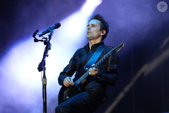 Matthew Bellamy et son groupe Muse en concert dans la Fan Zone de la Tour Eiffel, à Paris, le 28 juin 2016. © Lise Tuillier