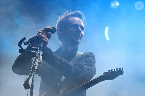 Matthew Bellamy et son groupe Muse en concert dans la Fan Zone de la Tour Eiffel, à Paris, le 28 juin 2016. © Lise Tuillier