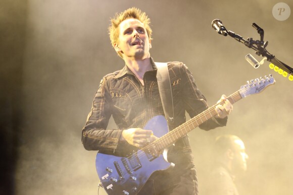 Matthew Bellamy et son groupe Muse en concert dans la Fan Zone de la Tour Eiffel, à Paris, le 28 juin 2016. © Lise Tuillier