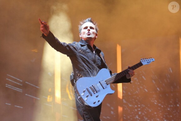 Matthew Bellamy et son groupe Muse en concert dans la Fan Zone de la Tour Eiffel, à Paris, le 28 juin 2016. © Lise Tuillier