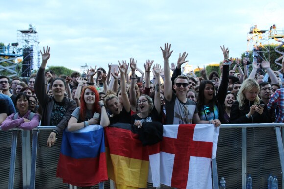 Matthew Bellamy et son groupe Muse en concert dans la Fan Zone de la Tour Eiffel, à Paris, le 28 juin 2016. © Lise Tuillier