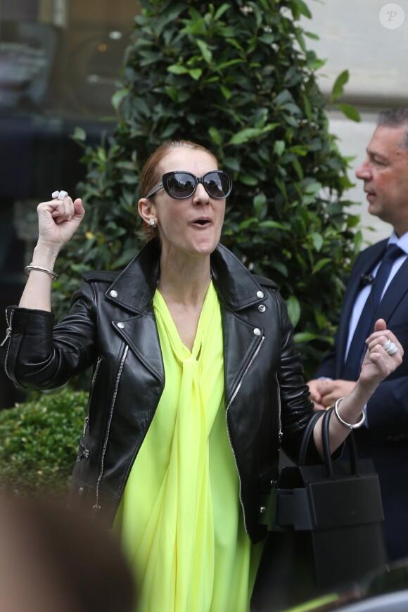 Céline Dion quitte son hôtel à Paris le 28 juin 2016.