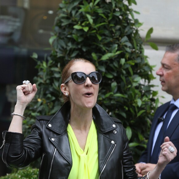 Céline Dion quitte son hôtel à Paris le 28 juin 2016.