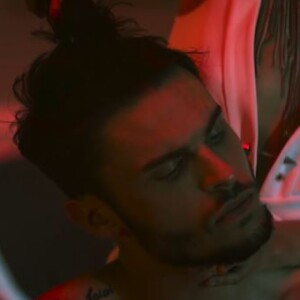 Le chanteur Baptiste Giabiconi - Clip de Love To Love You Baby