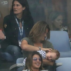 Amélie Mauresmo et son fils Aaron lors du match du quart de finale de l'UEFA Euro 2016 France-Islande au Stade de France à Saint-Denis, France le 3 juillet 2016. L'ex-championne de tennis a retrouvé la compagnie de Yannick Noah dans les gradins. © Cyril Moreau/Bestimage 