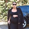 Kim Kardashian enceinte est allée déjeuner au restaurant ‘Nate'n Al Delicatessen' à Beverly Hills, le 5 novembre 2015
