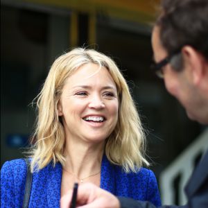 Virginie Efira, actrice, signe des autographes lors de la 2e édition du Festival Sofilm Summercamp à Nantes, le 1er juillet 2016.