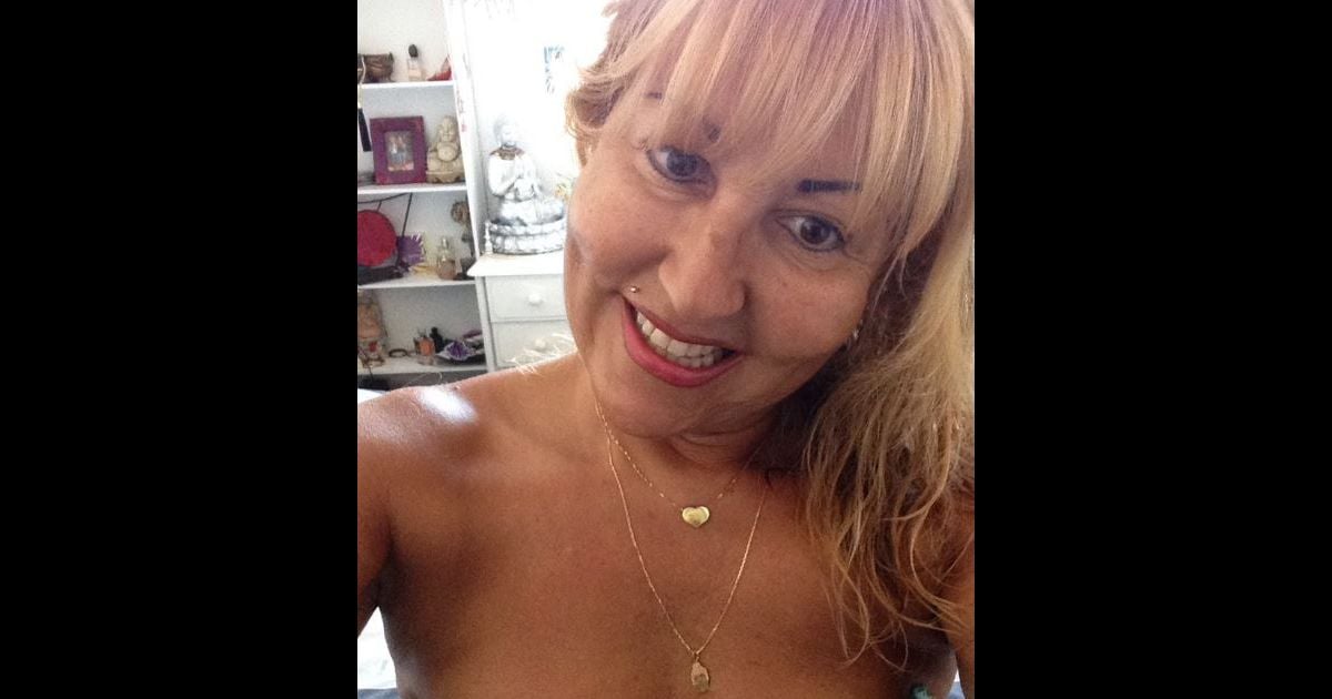 Marie Ange L Amour Est Dans Le Pres Marie-Paule de L'amour est dans le pré 2014 pose en lingerie sur