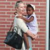 Exclusif - Charlize Theron radieuse avec Jackson grimée en fille, à Hollywood le 5 juillet 2016