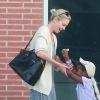 Exclusif - Charlize Theron complice avec Jackson à Hollywood le 5 juillet 2016