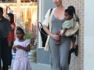 Charlize Theron, maman hilare devant Jackson déguisé en fille et August