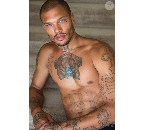 Jeremy Meeks a publié une photo de lui prise lors d'un shooting photo, sur sa page Instagram à la fin du mois de juin 2016. L'ancien prisonnier sexy, sorti de prison en mars 2016, se lance dans une carrière de mannequin.