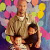 Jeremy Meeks prend la pose avec ses fils venus lui rendre visite en prison. Photo publiée sur Instagram en 2015