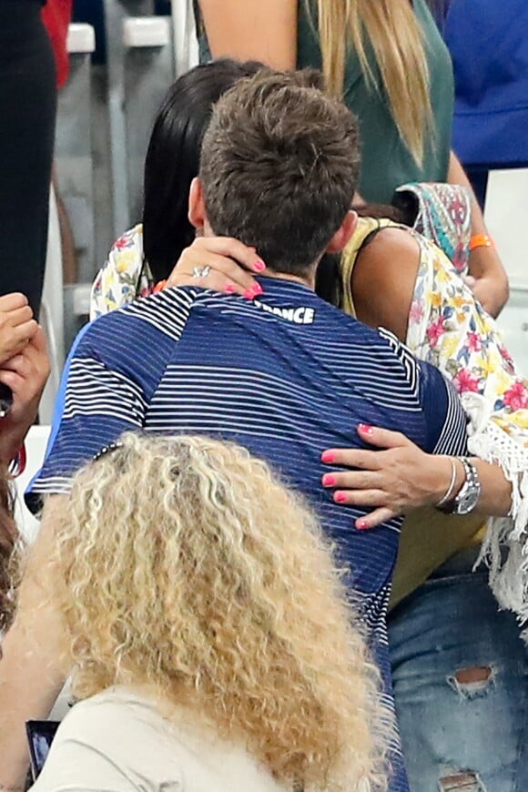 Laetitia Bernardini enceinte et son compagnon de Yohan Cabaye lors du match de l'Euro 2016 Allemagne-France au stade Vélodrome à Marseille, France, le 7 juillet 2016. © Cyril Moreau/Bestimage
