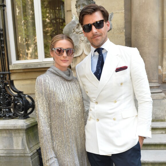 Olivia Palermo, habillée d'une robe Valentino (prêt-à-porter automne-hiver 2016) et de chaussures en cuir verni Roger Vivier (modèle Polly), et son mari Johannes Huebl à l'hôtel Salomon de Rothschild lors du défilé Valentino. Paris, le 6 juillet 2016. © CVS-Veeren/Bestimage