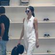 Scott Disick et Kendall Jenner, habillée d'une combi One Teaspoon (modèle Braxton Suit), d'un sac Givenchy (modèle Nightingale) et de bottines vernies Kenneth Cole, font du shopping au magasin Saint Laurent Paris à Beverly Hills. Le 2 juillet 2016.