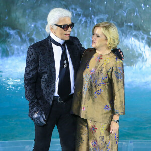 Karl Lagerfeld et Silvia Fendi - Défilé "Legends and Fairytales" de Fendi (collection couture, fêtant les 90 ans de la maison romaine), à la Fontaine de Trevi. Rome, le 7 juillet 2016.