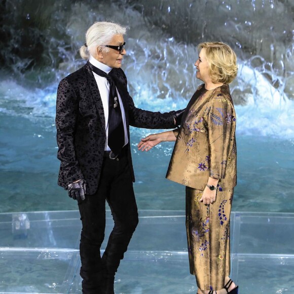 Karl Lagerfeld et Silvia Fendi - Défilé "Legends and Fairytales" de Fendi (collection couture, fêtant les 90 ans de la maison romaine), à la Fontaine de Trevi. Rome, le 7 juillet 2016.