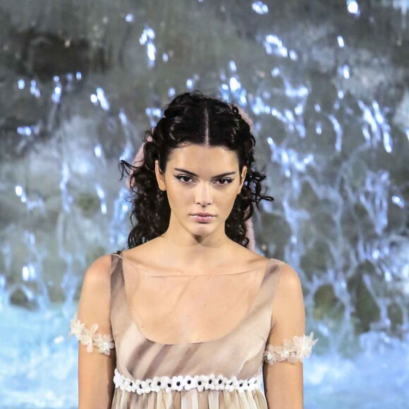 Kendall Jenner - Défilé "Legends and Fairytales" de Fendi (collection couture, fêtant les 90 ans de la maison romaine), à la Fontaine de Trevi. Rome, le 7 juillet 2016.