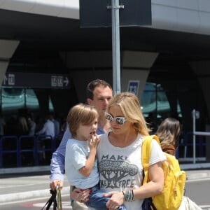 Kate Hudson et son fils Bingham arrivent à l'aéroport de Rome le 6 juillet 2016.