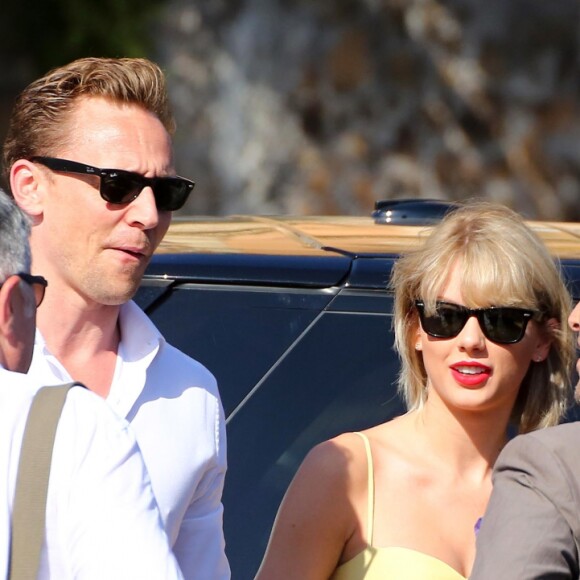 Exclusif - Taylor Swift et son nouveau compagnon Tom Hiddleston passent des vacances romantiques à Rome. Le couple est allé déjeuner en amoureux et est allé visiter "Le Colisée", immense amphithéâtre ovoïde situé dans le centre de la ville de Rome, entre l'Esquilin et le Cælius, le plus grand jamais construit dans l'empire. Le 27 juin 2016