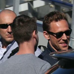 Taylor Swift et son compagnon Tom Hiddleston arrivent à l'aéroport de Sydney, Australie, le 8 juillet 2016.