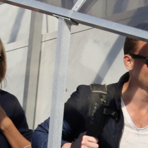 Taylor Swift et son compagnon Tom Hiddleston arrivent à l'aéroport de Sydney, Australie, le 8 juillet 2016.