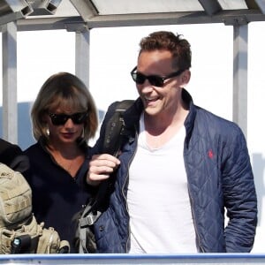 Taylor Swift et son compagnon Tom Hiddleston arrivent à l'aéroport de Sydney, Australie, le 8 juillet 2016.