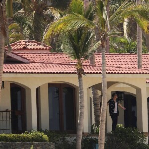 Exclusif - Calvin Harris semble être sur un shooting photo à Cabo San Lucas au Mexique, le 29 juin 2016.