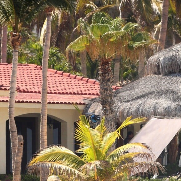 Exclusif - Calvin Harris semble être sur un shooting photo à Cabo San Lucas au Mexique, le 29 juin 2016.