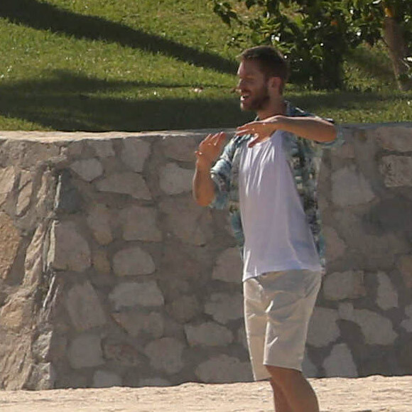Exclusif - Calvin Harris semble être sur un shooting photo à Cabo San Lucas au Mexique, le 29 juin 2016.