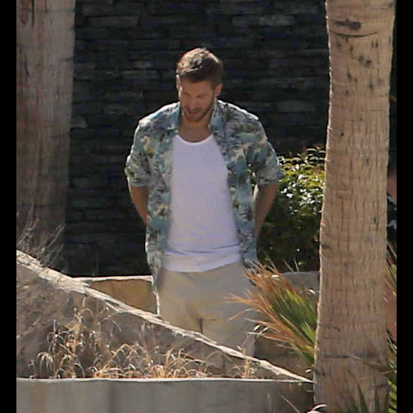 Exclusif - Calvin Harris semble être sur un shooting photo à Cabo San Lucas au Mexique, le 29 juin 2016.