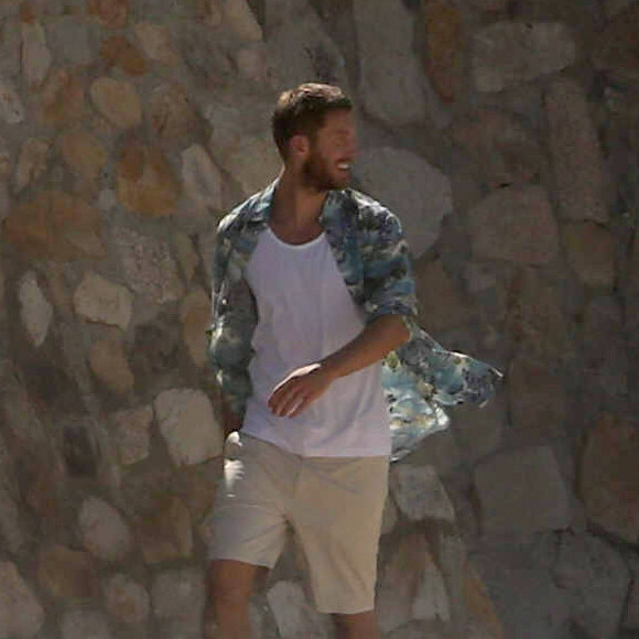 Exclusif - Calvin Harris semble être sur un shooting photo à Cabo San Lucas au Mexique, le 29 juin 2016.