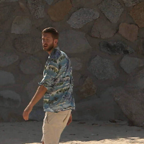 Exclusif - Calvin Harris semble être sur un shooting photo à Cabo San Lucas au Mexique, le 29 juin 2016.