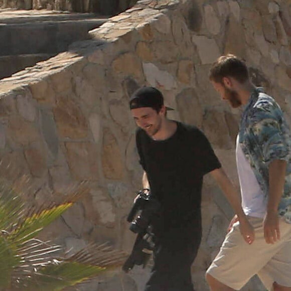 Exclusif - Calvin Harris semble être sur un shooting photo à Cabo San Lucas au Mexique, le 29 juin 2016.