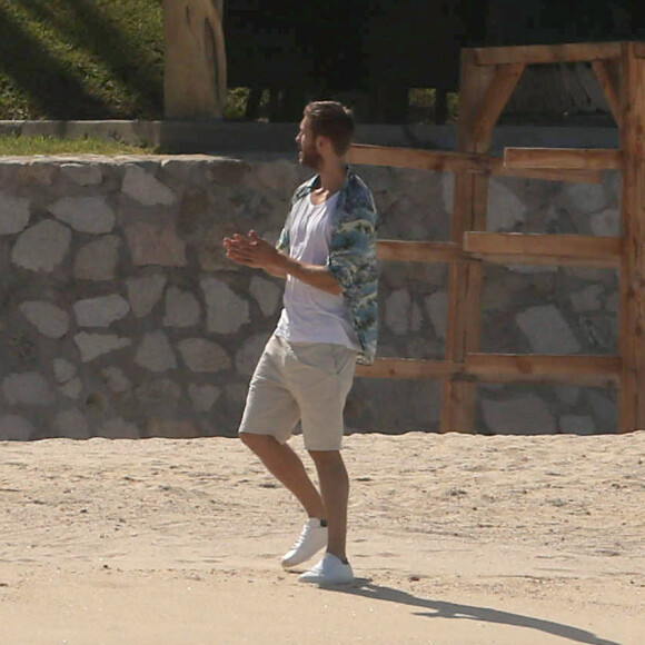 Exclusif - Calvin Harris semble être sur un shooting photo à Cabo San Lucas au Mexique, le 29 juin 2016.