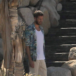 Exclusif - Calvin Harris semble être sur un shooting photo à Cabo San Lucas au Mexique, le 29 juin 2016.