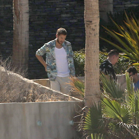 Exclusif - Calvin Harris semble être sur un shooting photo à Cabo San Lucas au Mexique, le 29 juin 2016.