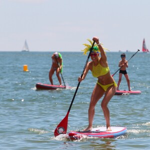 Laury Thilleman (Miss France 2011) à la Course de Stand-Up Paddle lors de la Summer Cup 2016 à La Baule le 9 juillet 2016. La Summer Cup 2016, 6ème édition, est l'un des plus grands rassemblement de stand-Up Paddle d'Europe. © Laetitia Notarianni / Bestimage09/07/2016 - La Baule