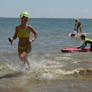 Laury Thilleman (Miss France 2011) à la Course de Stand-Up Paddle lors de la Summer Cup 2016 à La Baule le 9 juillet 2016. La Summer Cup 2016, 6ème édition, est l'un des plus grands rassemblement de stand-Up Paddle d'Europe. © Laetitia Notarianni / Bestimage09/07/2016 - La Baule