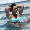 Demi Lovato profite d'une belle journée ensoleillée avec des amis au bord d’une piscine à Miami, le 30 juin 2016