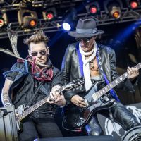 Joe Perry d'Aerosmith fait une crise cardiaque sur scène avec Johnny Depp !