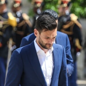 Hugo Lloris - François Hollande reçoit l'équipe de France de football après la défaite en finale de l'Euro contre le Portugal au Palais de l'Elysée à Paris le 11 juillet 2016.