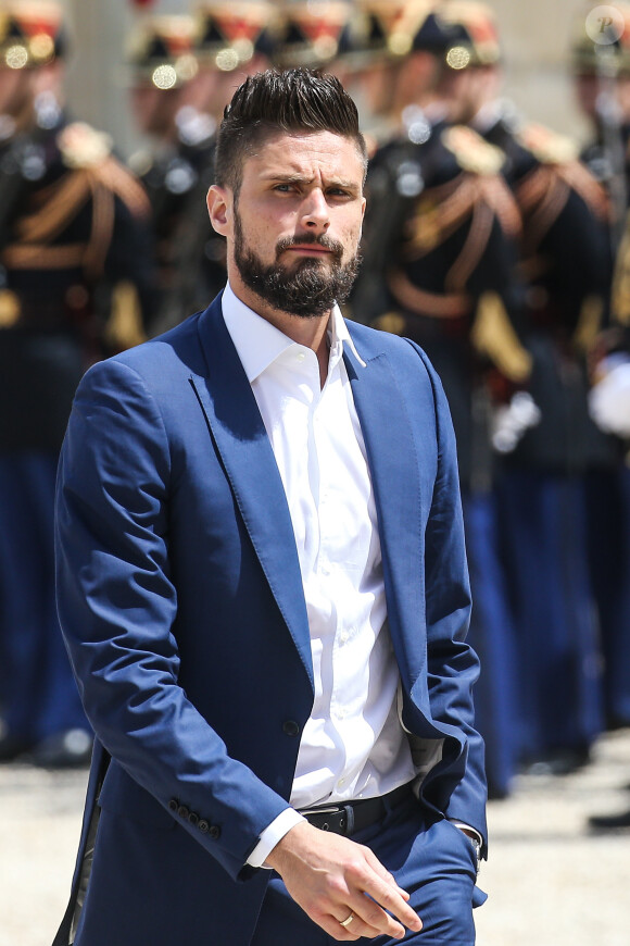 Olivier Giroud - François Hollande reçoit l'équipe de France de football après la défaite en finale de l'Euro contre le Portugal au Palais de l'Elysée à Paris le 11 juillet 2016.