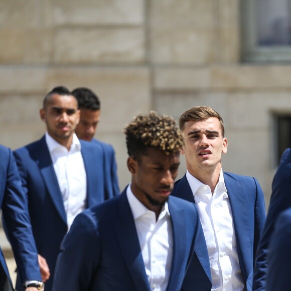 Laurent Koscielny, Dimitri Payet, Kingsley Coman, Antoine Griezmann, Paul Pogba, Steve Mandanda et Blaise Matuidi - François Hollande reçoit l'équipe de France de football après la défaite en finale de l'Euro contre le Portugal au Palais de l'Elysée à Paris le 11 juillet 2016.