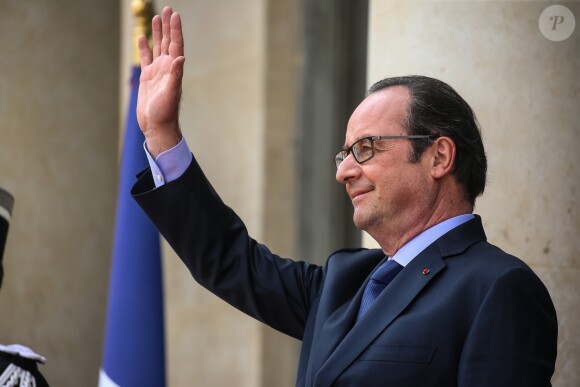 François Hollande reçoit l'équipe de France de football après la défaite en finale de l'Euro contre le Portugal au Palais de l'Elysée à Paris le 11 juillet 2016.