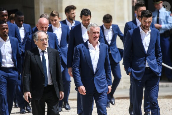 Noel Le Graet, Didier Deschamps et Hugo Lloris - François Hollande reçoit l'équipe de France de football après la défaite en finale de l'Euro contre le Portugal au Palais de l'Elysée à Paris le 11 juillet 2016.