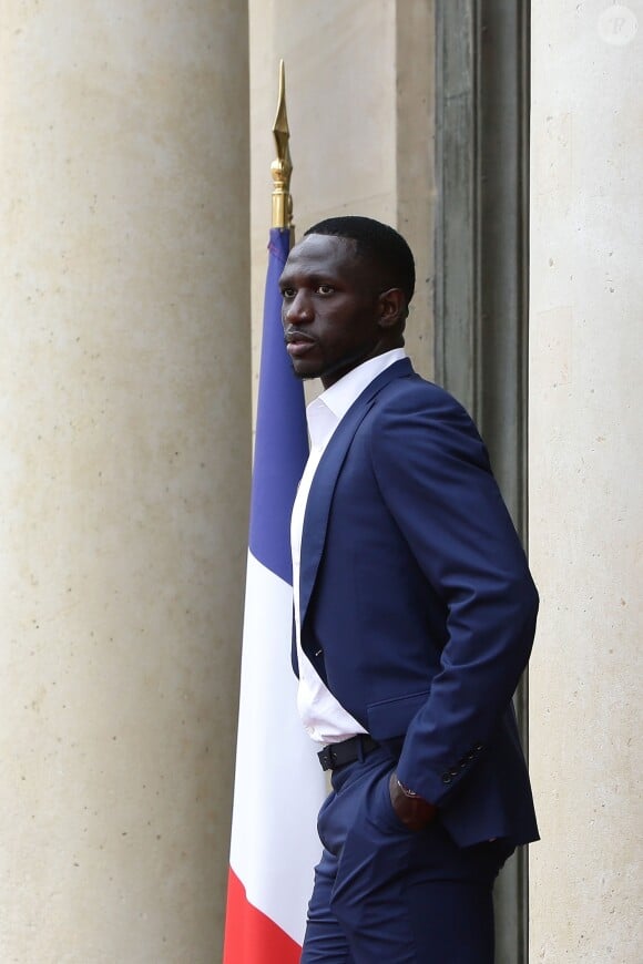 Moussa Sissoko - L'équipe de France de football quitte le palais de l'Elysée après avoir été reçue par François Hollande pour un déjeuner à Paris, le 11 juillet 2016