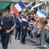 Olivier Giroud - Les joueurs de l'équipe de France de football signent des autographes aux supporters à la sortie de l'Elysée à Paris le 11 juillet 2016.