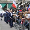 Christophe Jallet - Les joueurs de l'équipe de France de football signent des autographes aux supporters à la sortie de l'Elysée à Paris le 11 juillet 2016.